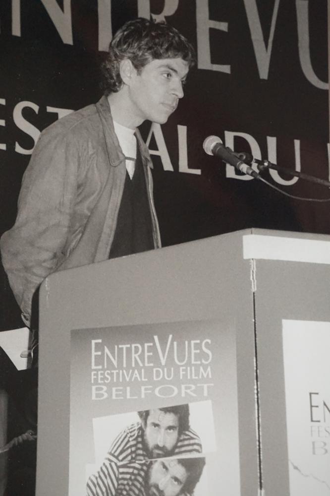Pedro Costa lors de la cérémonie de remise des prix durant laquelle il a reçu le Grand Prix du long métrage étranger pour "Casa de Lava"